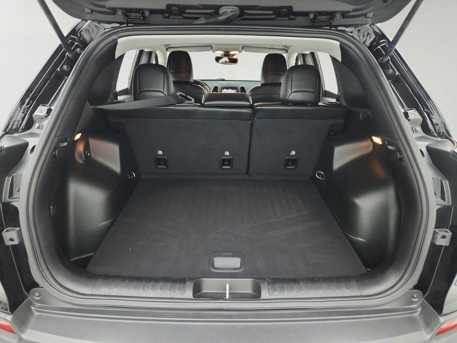 Used 2021 Jeep Cherokee Latitude Plus FWD image 30