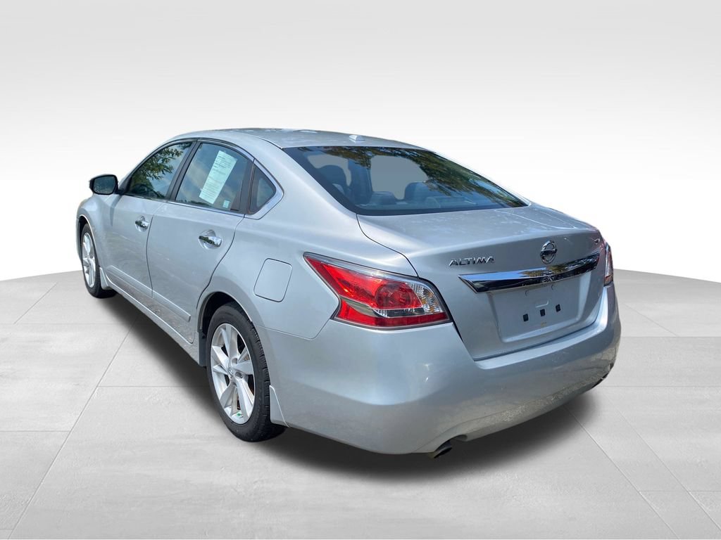 Used 2015 Nissan Altima 2.5 SV w/ Convenience Package FWD image 4