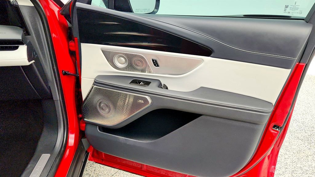 Used 2025 Lincoln Nautilus Reserve image 28