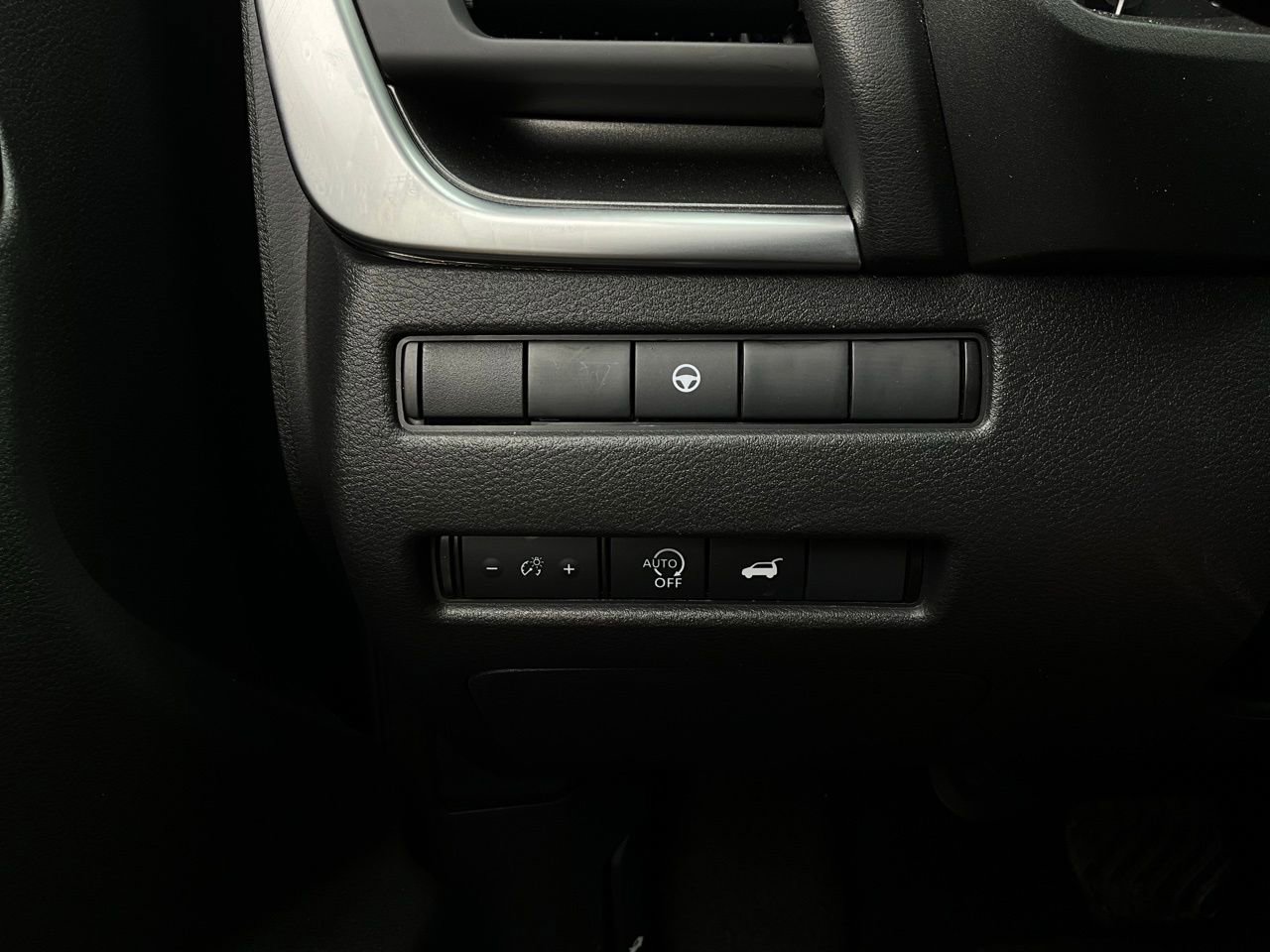 Used 2025 Nissan Rogue SV image 22