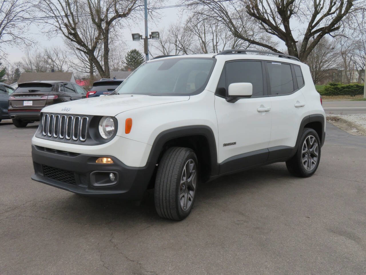 Used 2017 Jeep Renegade Latitude w/ Cold Weather Group image 2