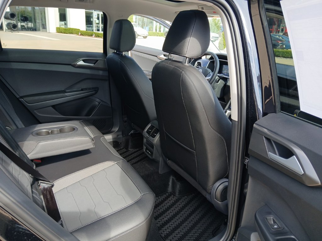 New 2027 Volkswagen Taos SE FWD image 24