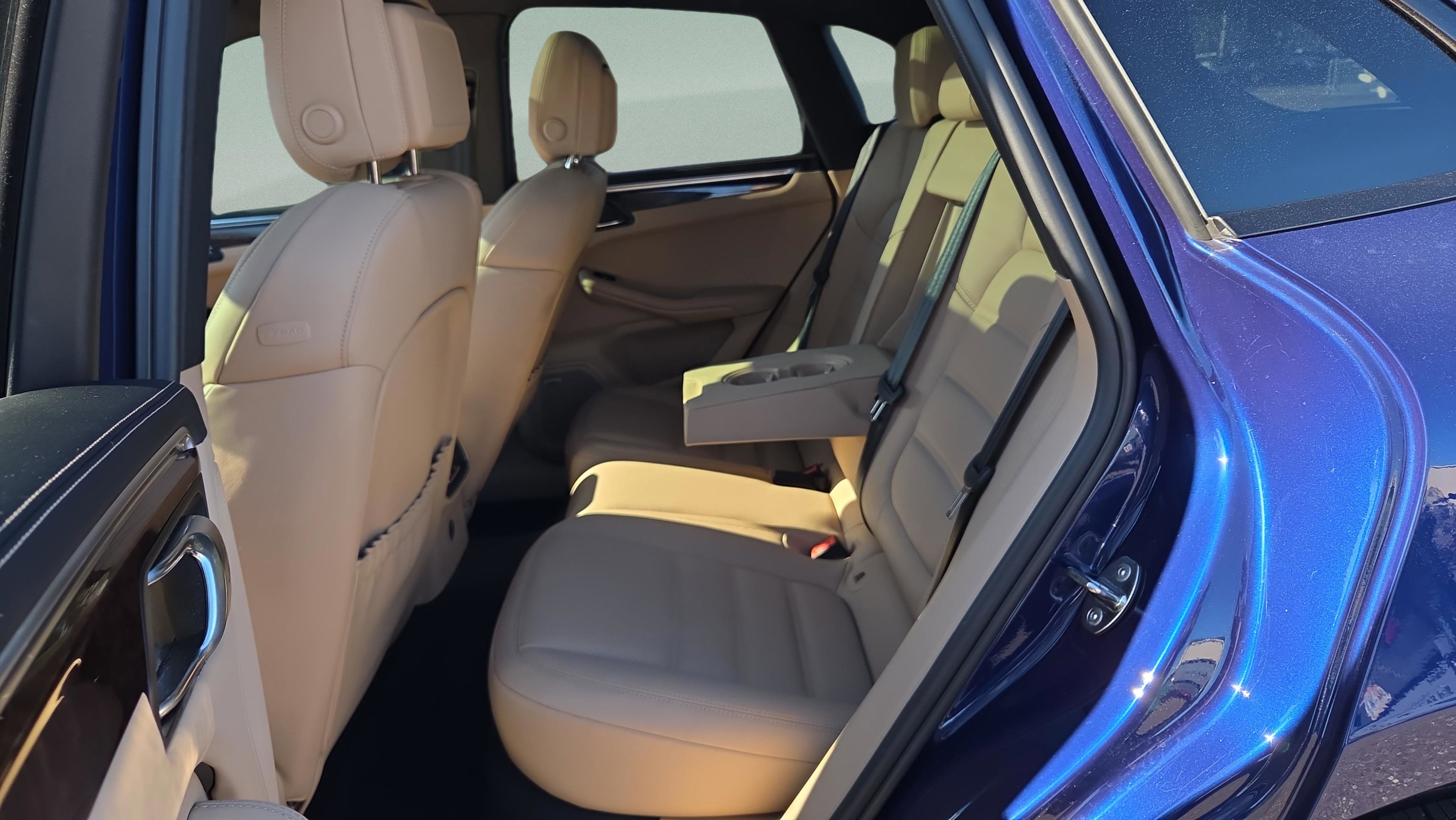 Used 2022 Porsche Macan image 31