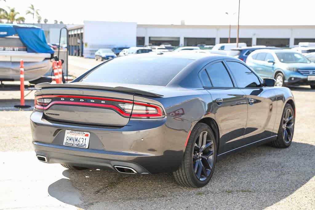 Used 2019 Dodge Charger SXT w/ Blacktop Package RWD image 4
