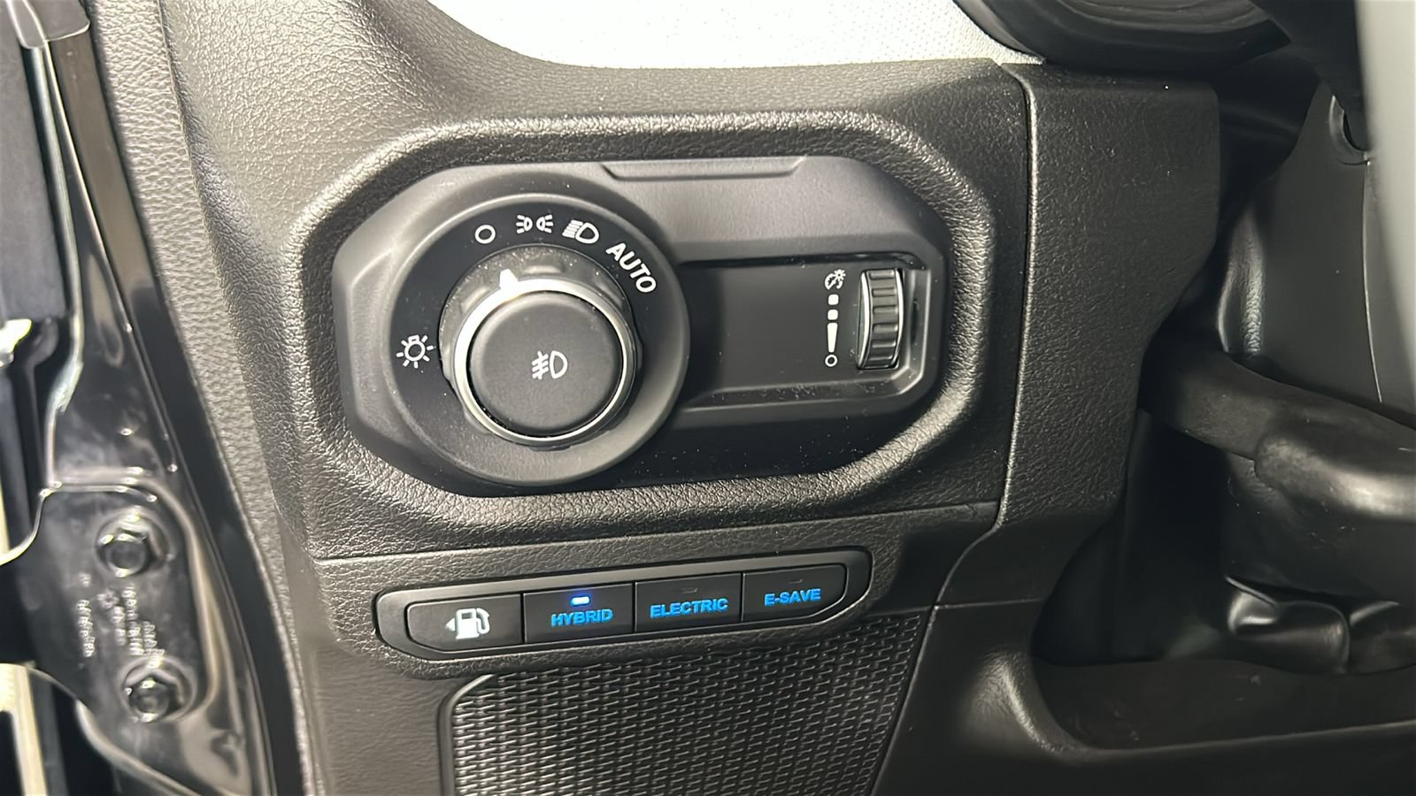Used 2024 Jeep Wrangler Unlimited w/ Convenience Group AWD/4WD image 23