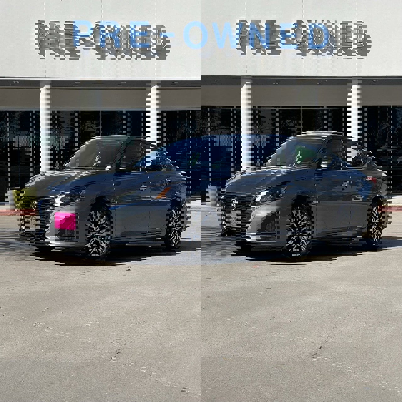 Used 2024 Nissan Altima 2.5 SV image 2