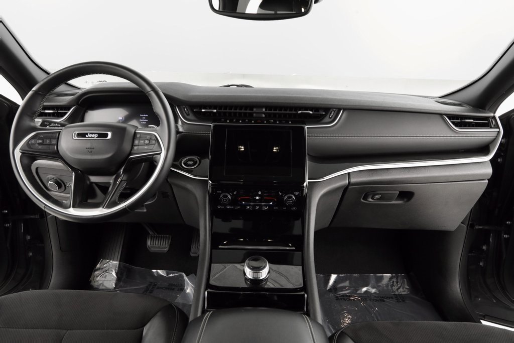 Certified 2022 Jeep Grand Cherokee Altitude image 2