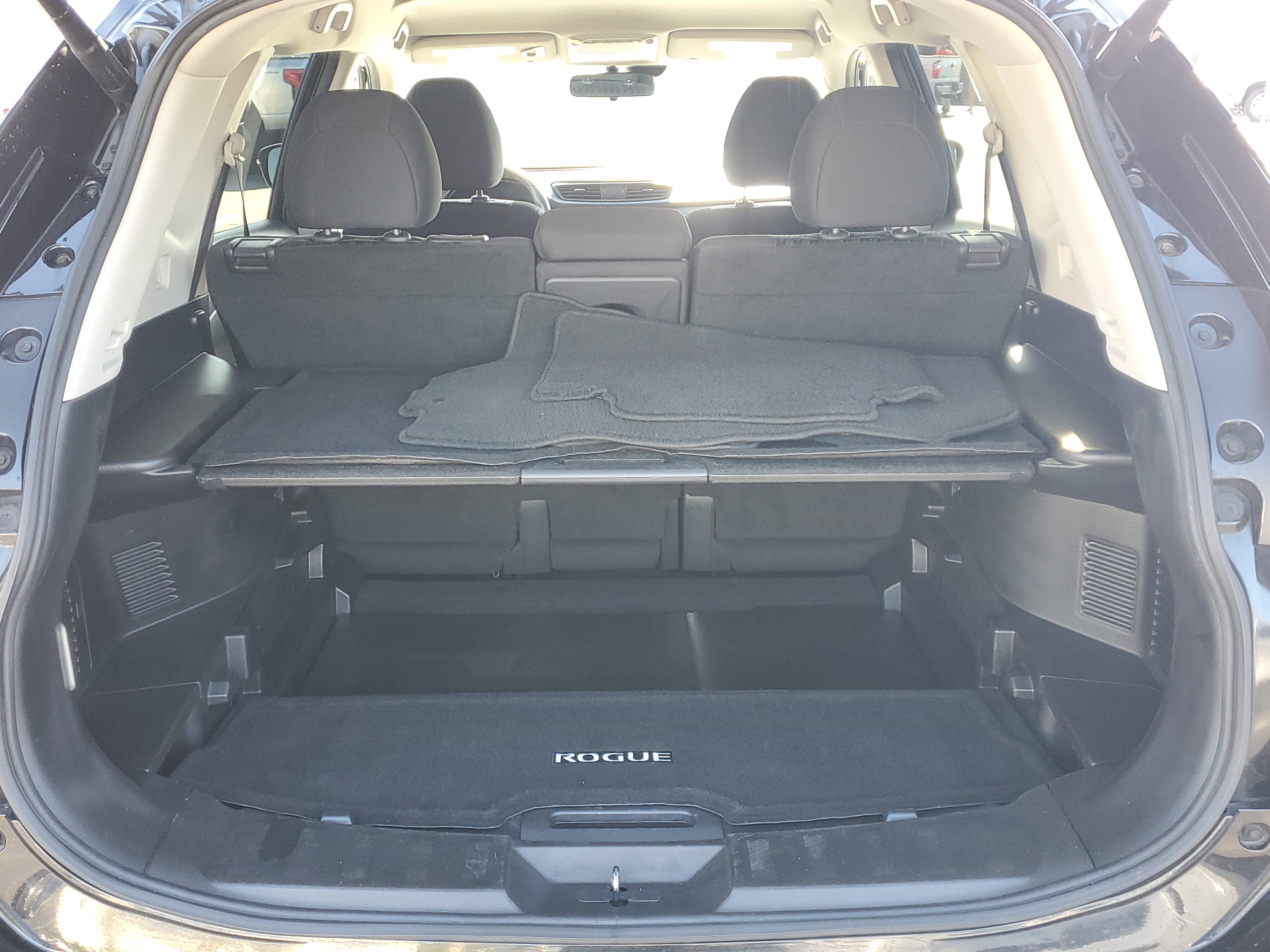 Used 2020 Nissan Rogue SV image 11