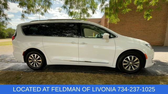 Used 2020 Chrysler Pacifica Touring-L Plus FWD image 9