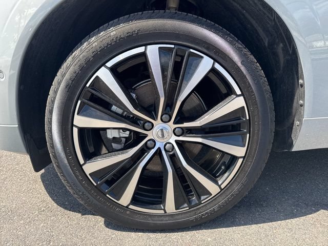 Certified 2025 Volvo XC60 B5 Plus AWD/4WD image 9
