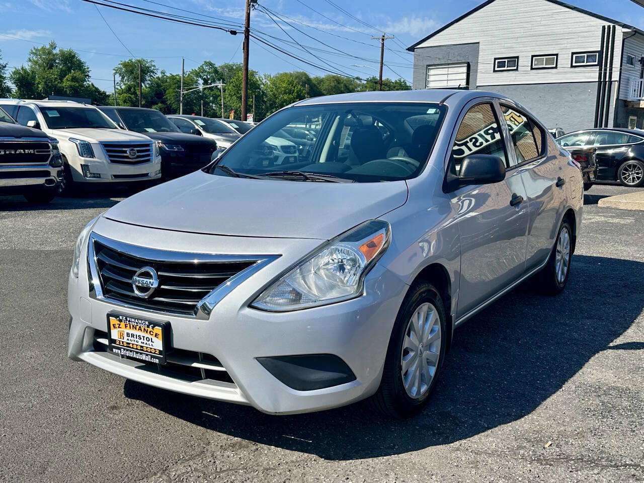 Used 2015 Nissan Versa S FWD image 3