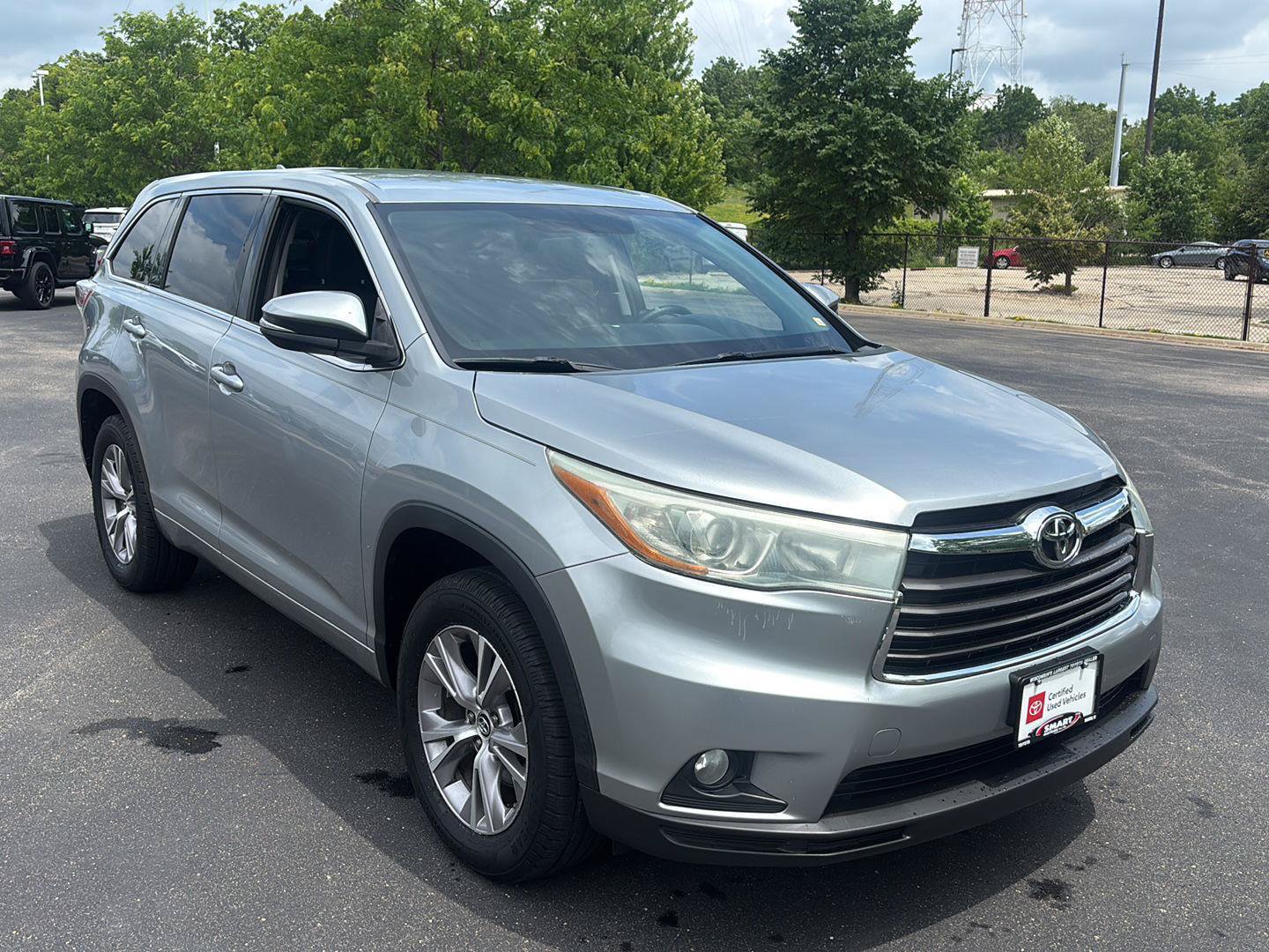 Used 2016 Toyota Highlander Plus FWD image 6