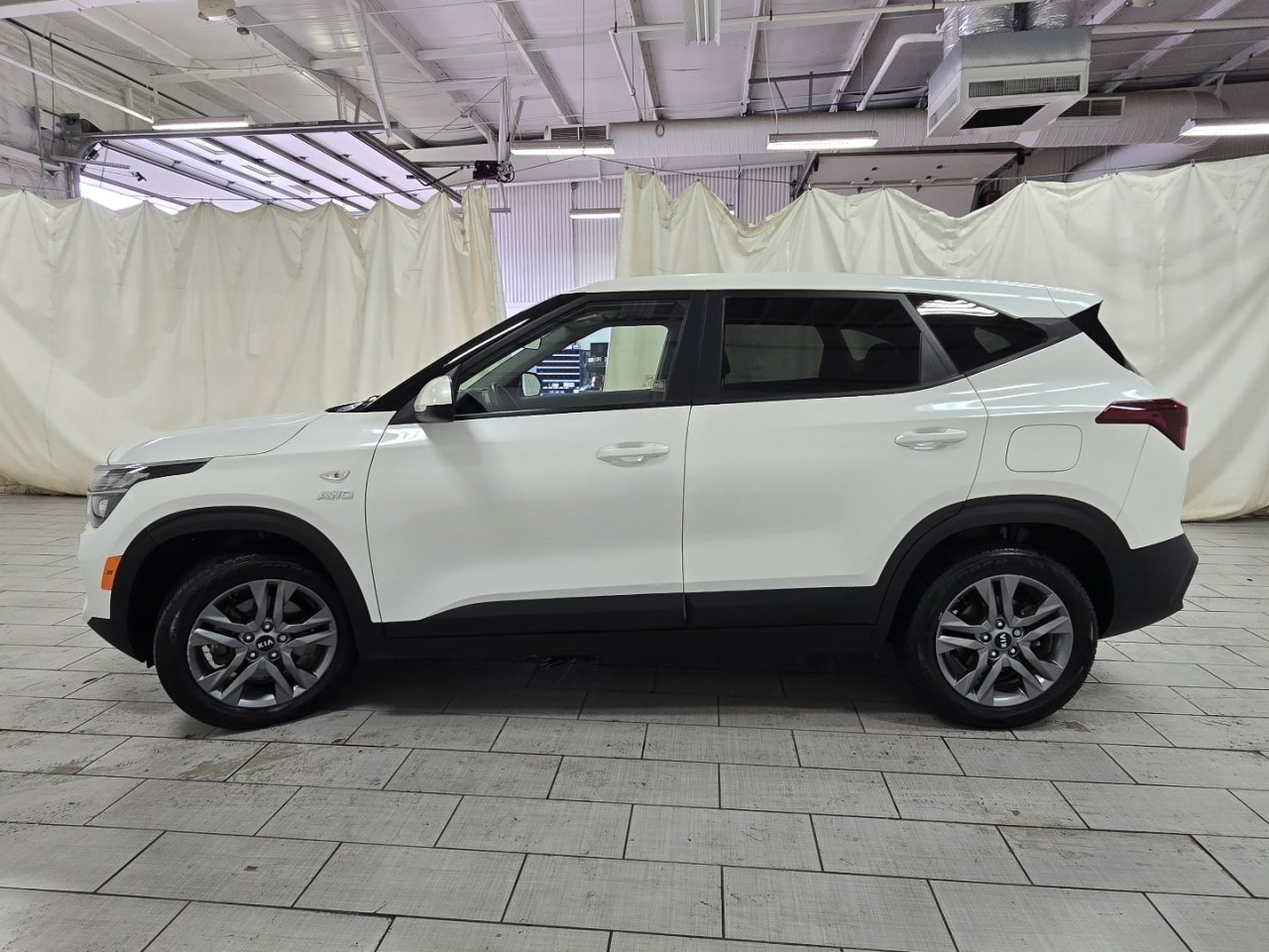 Used 2021 Kia Seltos LX image 12