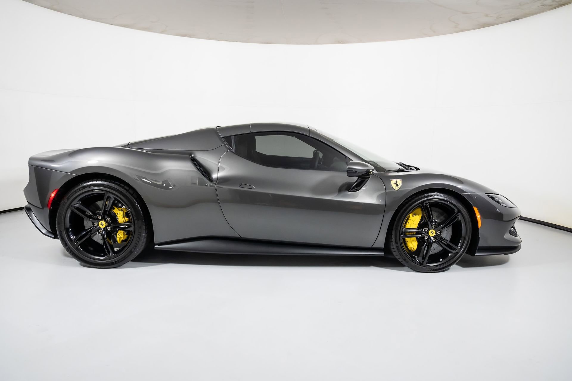 Used 2023 Ferrari 296 GTS RWD image 19