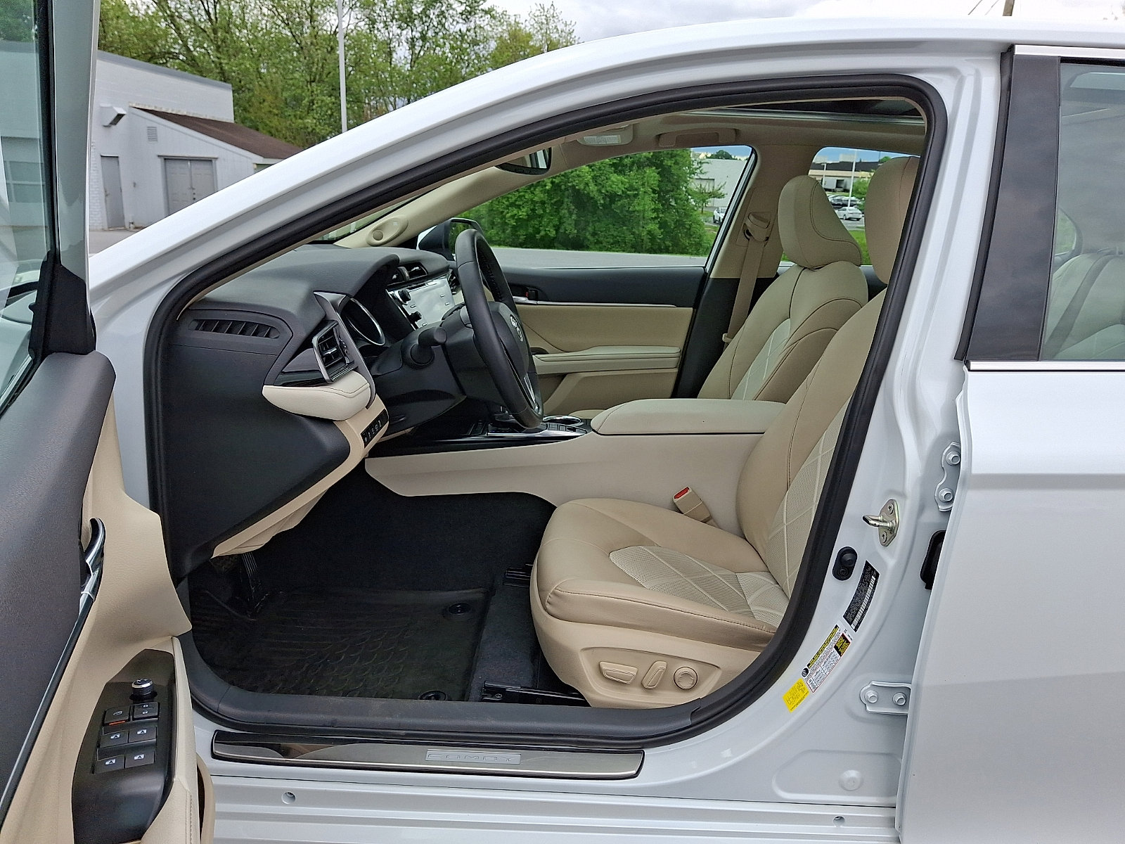 Used 2019 Toyota Camry XLE w/ Driver Assist Package FWD image 14