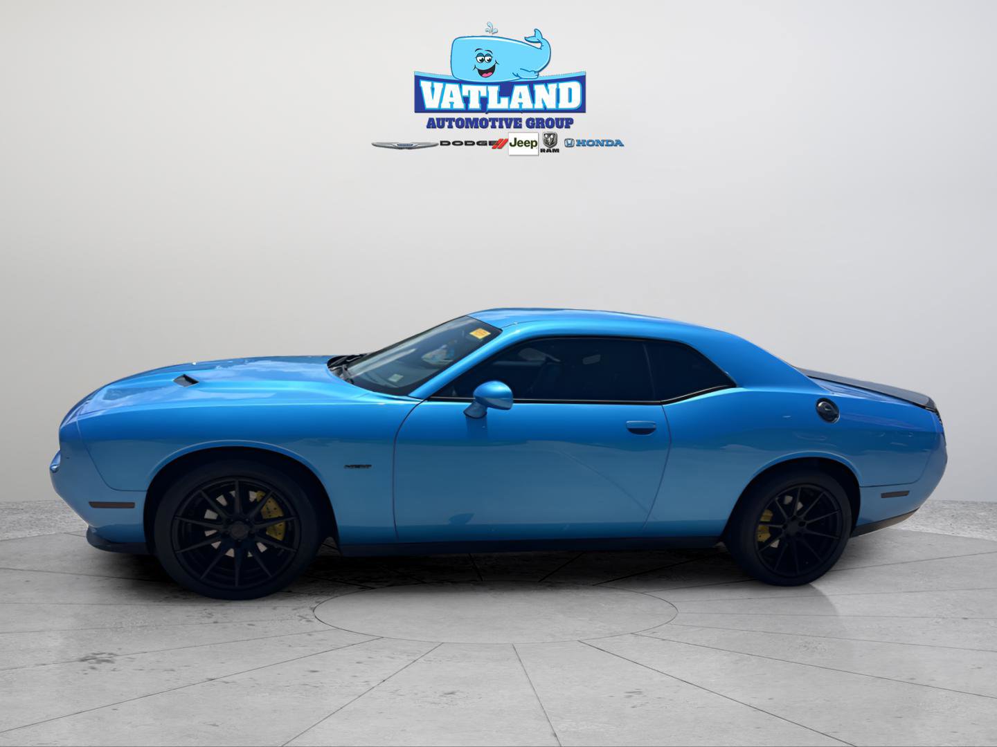 Used 2016 Dodge Challenger R/T w/ Blacktop Package RWD image 2