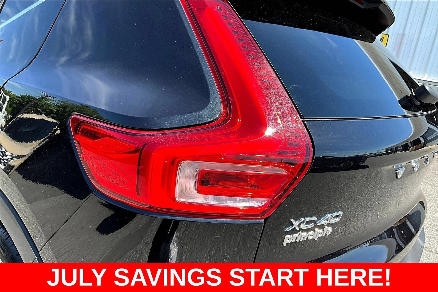 Used 2024 Volvo XC40 B5 Plus AWD/4WD image 29