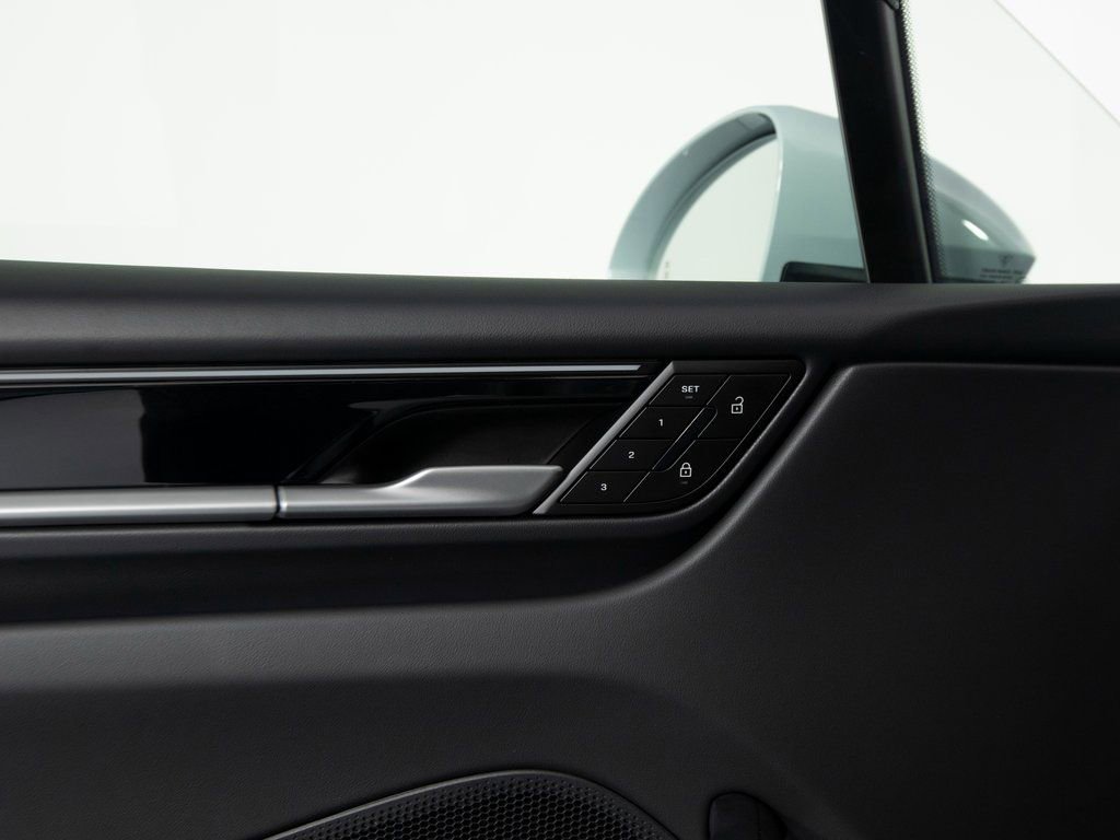 New 2026 Porsche Macan 4 Electric image 19