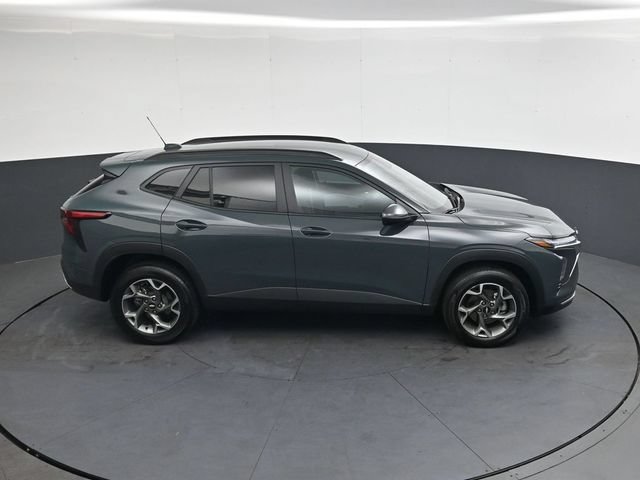 Used 2025 Chevrolet Trax LT FWD image 23
