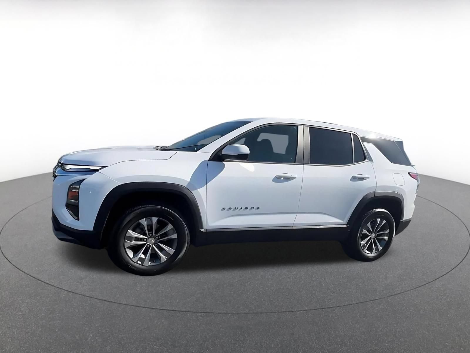 Used 2025 Chevrolet Equinox LT AWD/4WD image 8