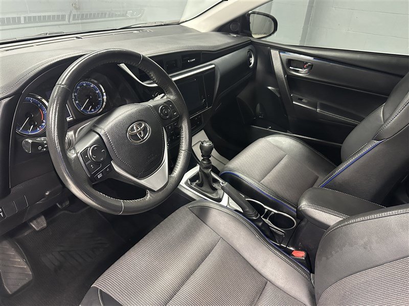 Used 2018 Toyota Corolla SE image 2