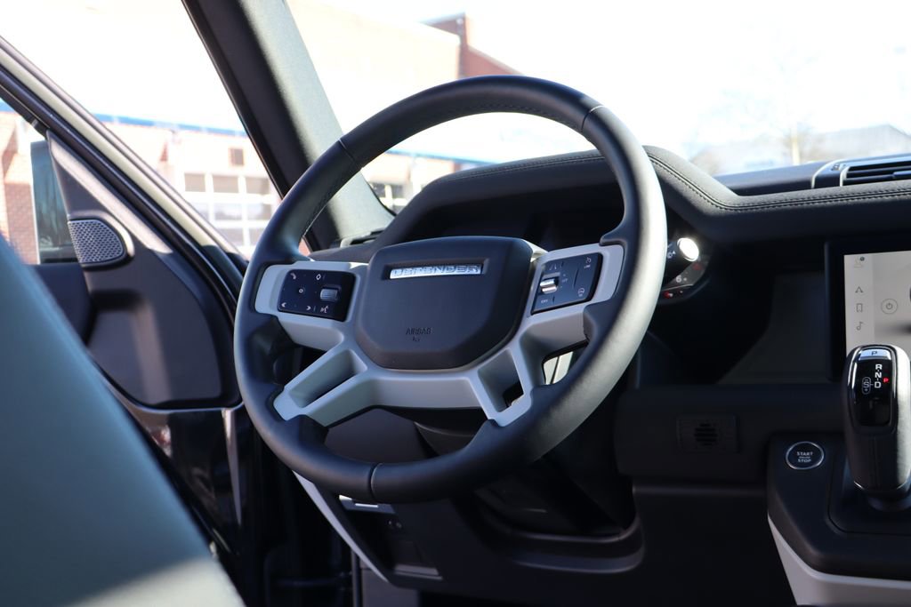 Used 2023 Land Rover Defender 90 X-Dynamic SE image 49