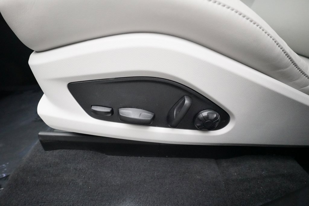 Used 2024 Porsche Macan 4 Electric image 18