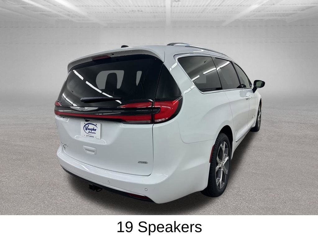 New 2026 Chrysler Pacifica Pinnacle w/ Trailer Tow Group AWD/4WD image 11