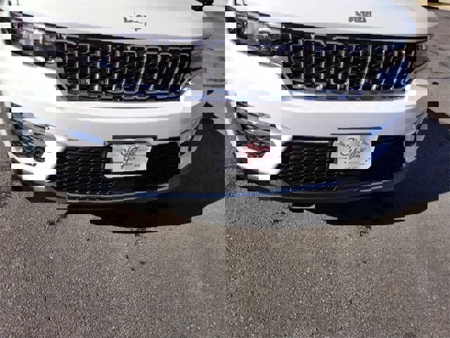 New 2025 Jeep Grand Cherokee Limited w/ Trailer Tow Package image 14