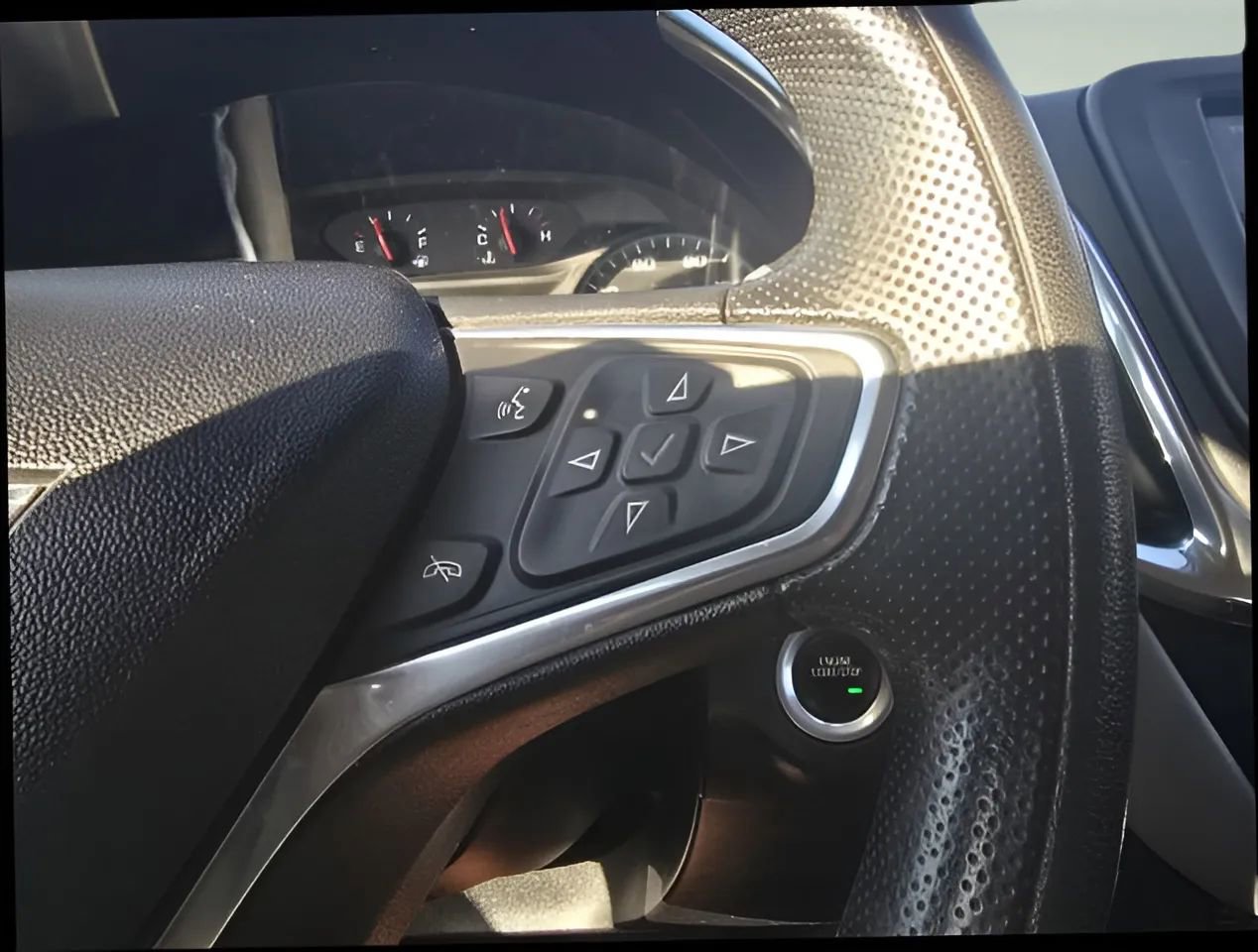 Used 2019 Chevrolet Equinox LS image 24