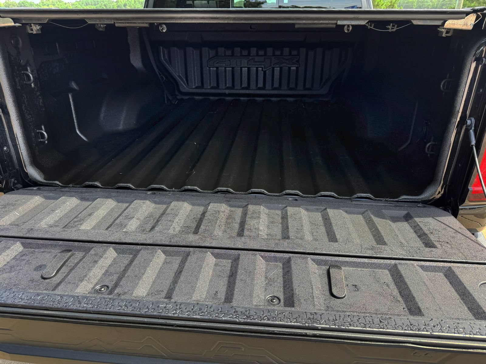 Used 2024 GMC Canyon AT4X AWD/4WD image 11