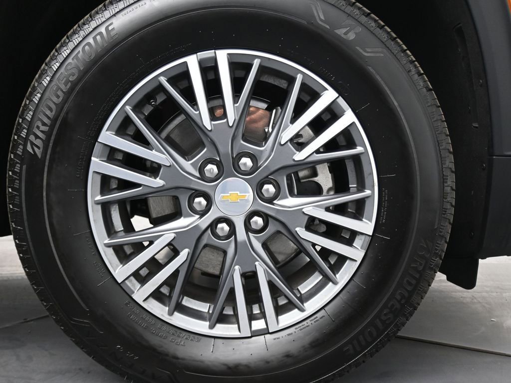 Used 2025 Chevrolet Traverse LT w/ Driver Confidence Package image 11