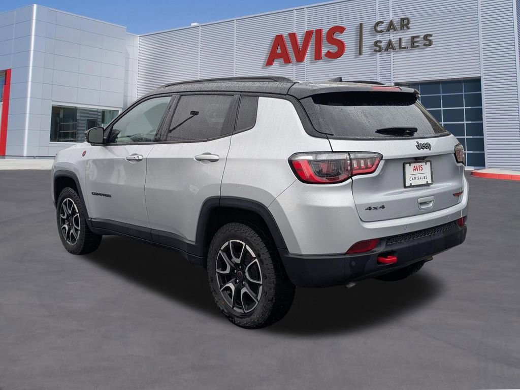 Used 2025 Jeep Compass Trailhawk image 9