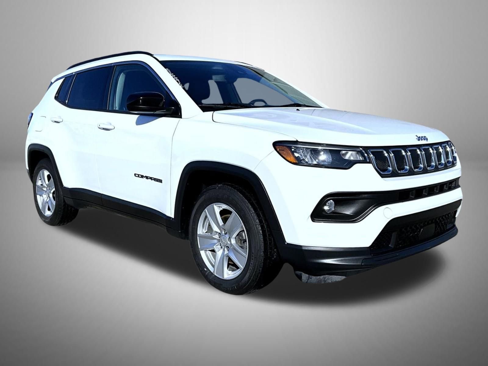 Used 2022 Jeep Compass Latitude image 3