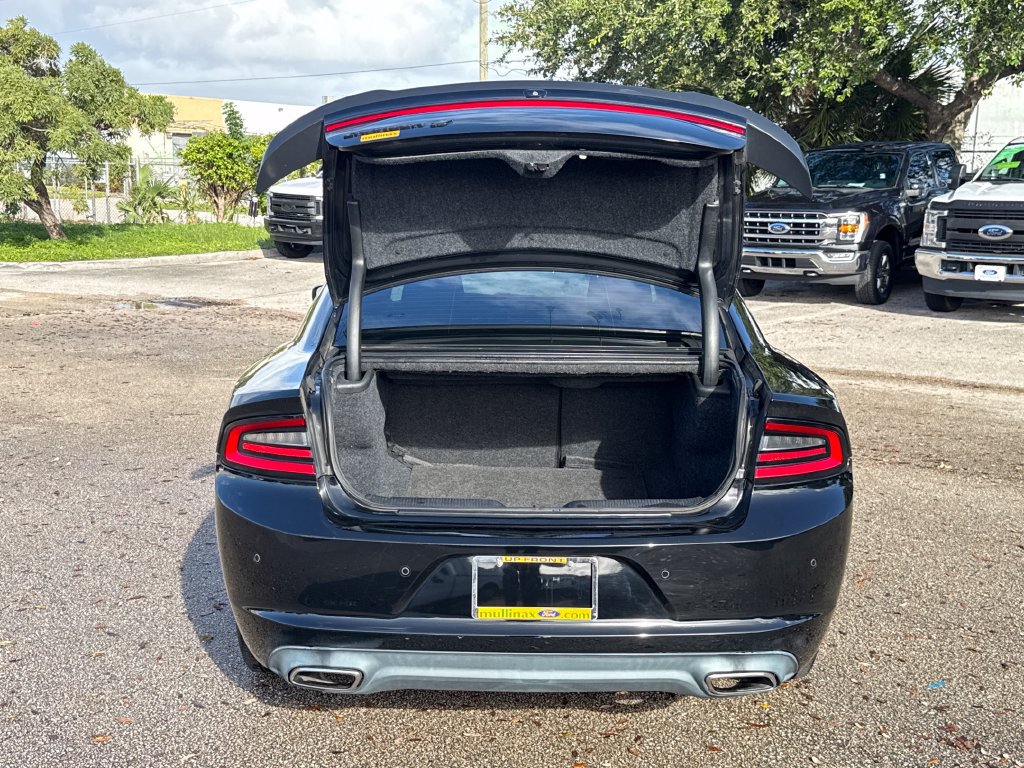 Used 2019 Dodge Charger SXT w/ Blacktop Package AWD/4WD image 28
