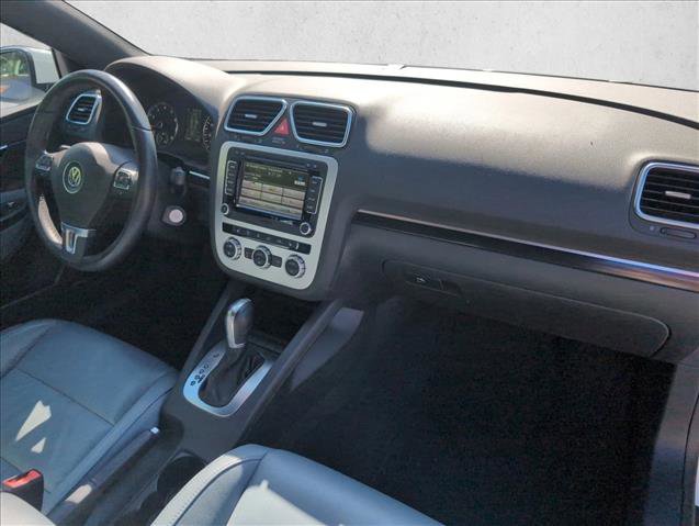 Used 2013 Volkswagen Eos Executive FWD image 23