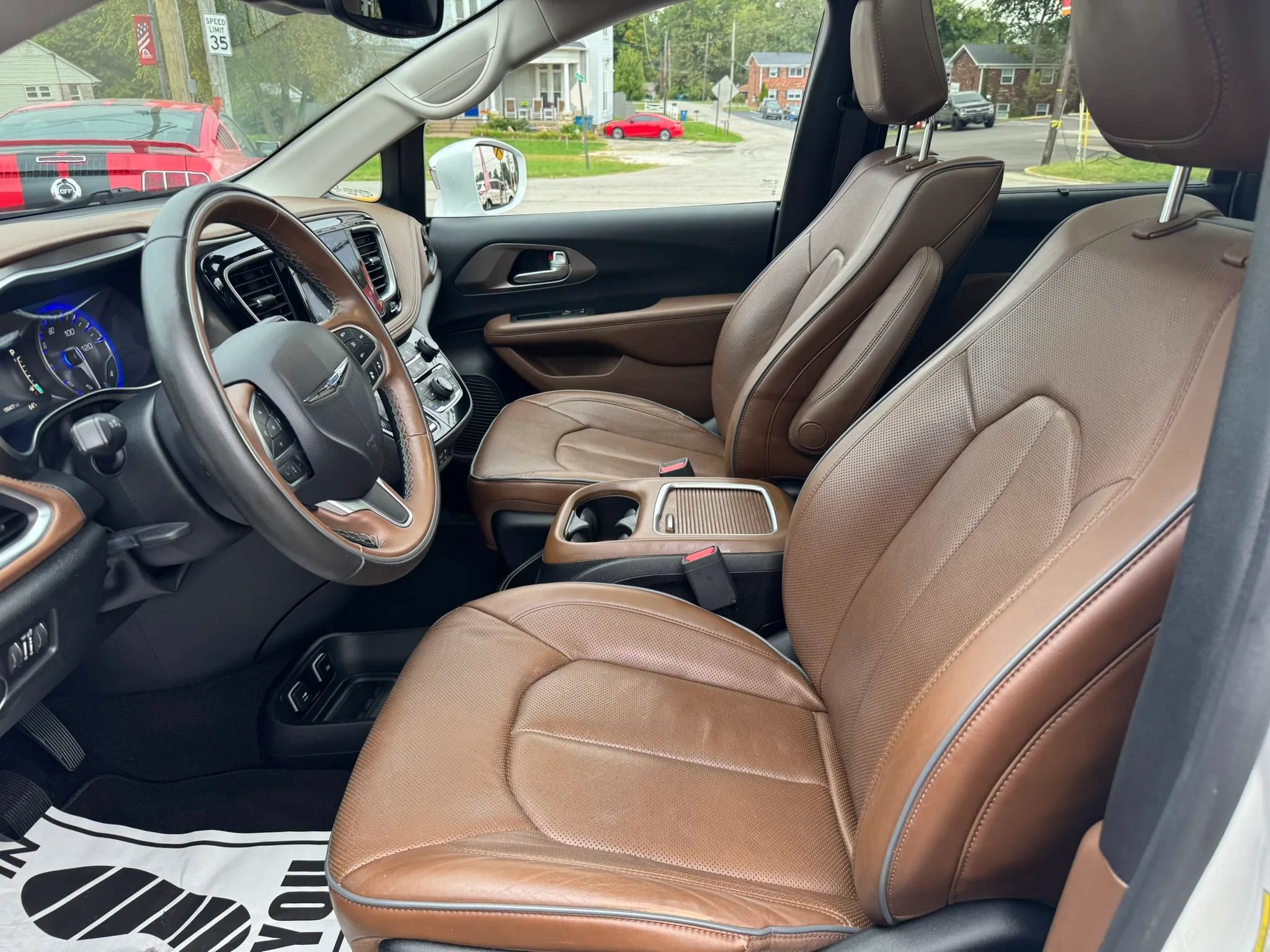 Used 2018 Chrysler Pacifica Limited w/ Tire & Wheel Group FWD image 26