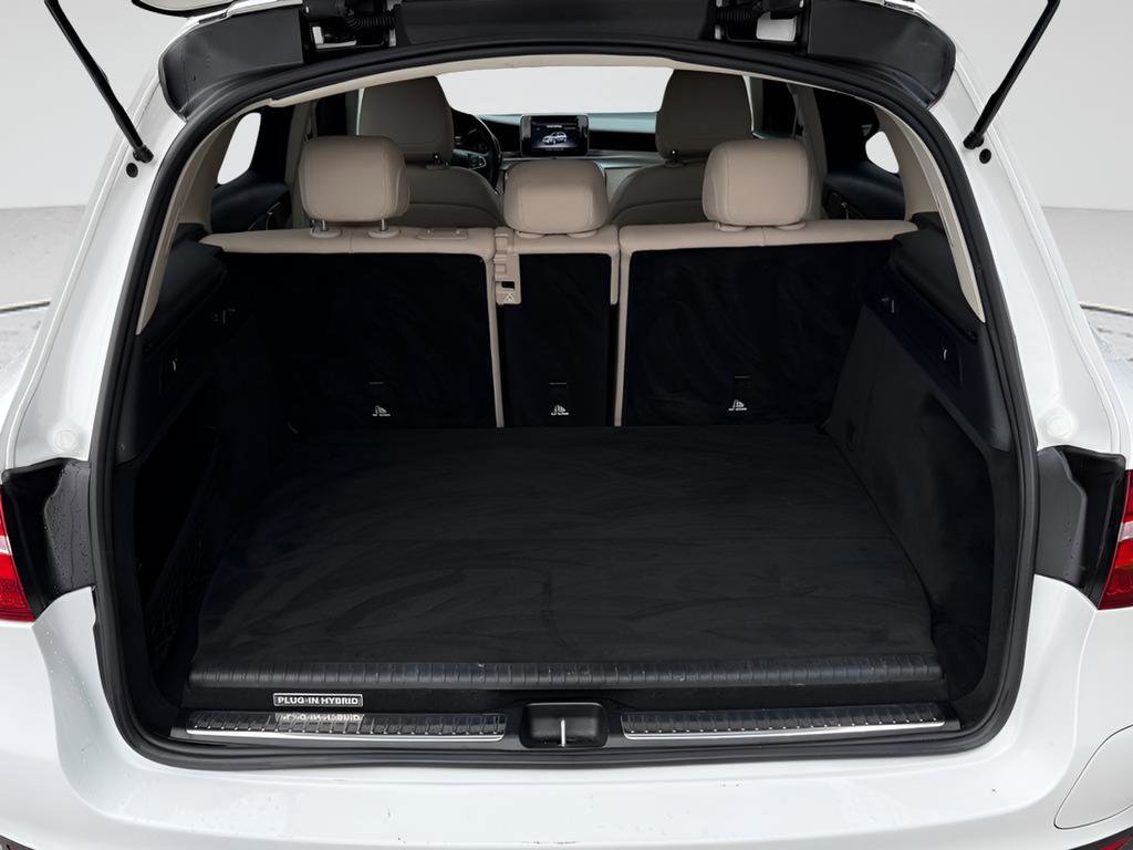 Used 2018 Mercedes-Benz GLC 350e 4MATIC image 24