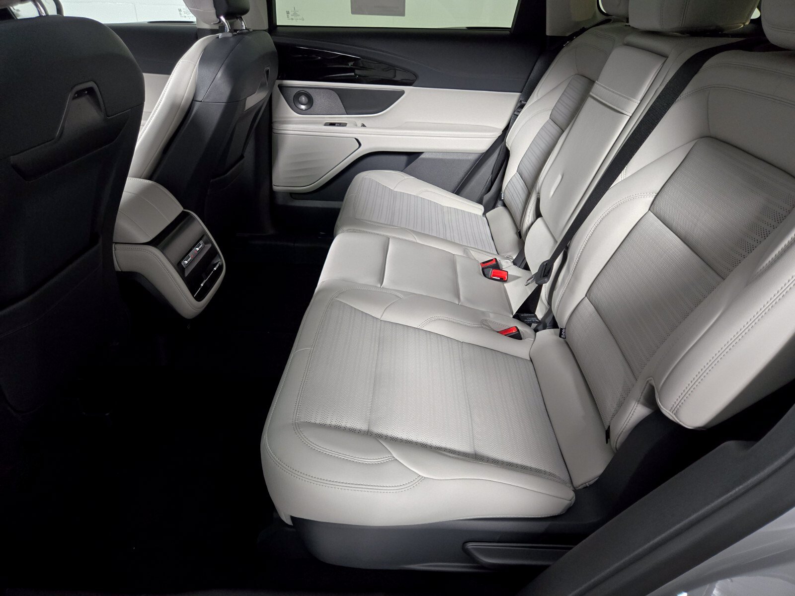 New 2026 Lincoln Nautilus Reserve w/ Jet Appearance Package AWD/4WD image 14