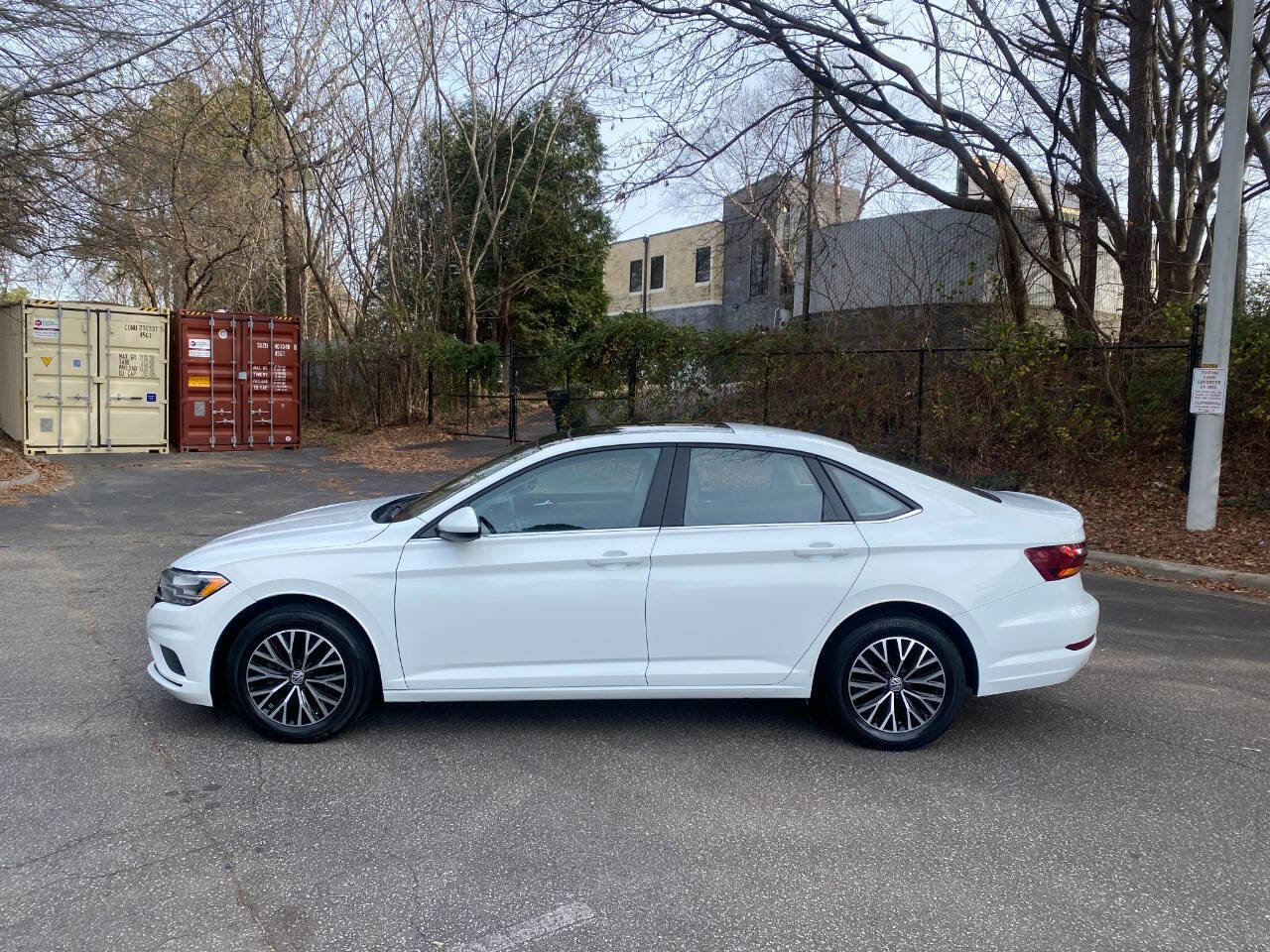 Used 2019 Volkswagen Jetta SE image 2