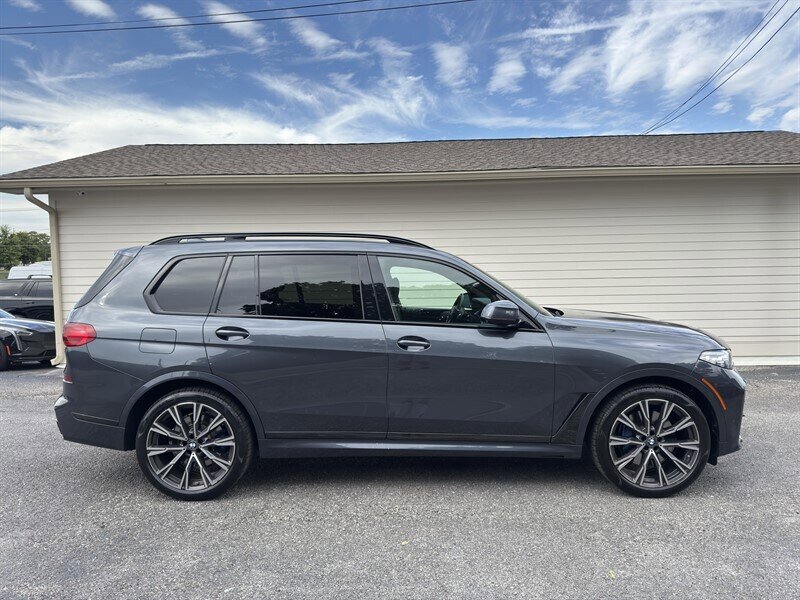Used 2021 BMW X7 xDrive40i w/ M Sport Package AWD/4WD image 1