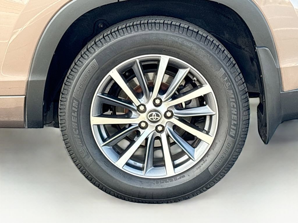 Used 2017 Toyota Highlander XLE AWD/4WD image 31