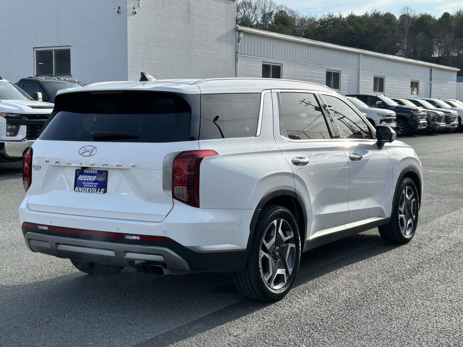 Used 2023 Hyundai Palisade SEL image 3