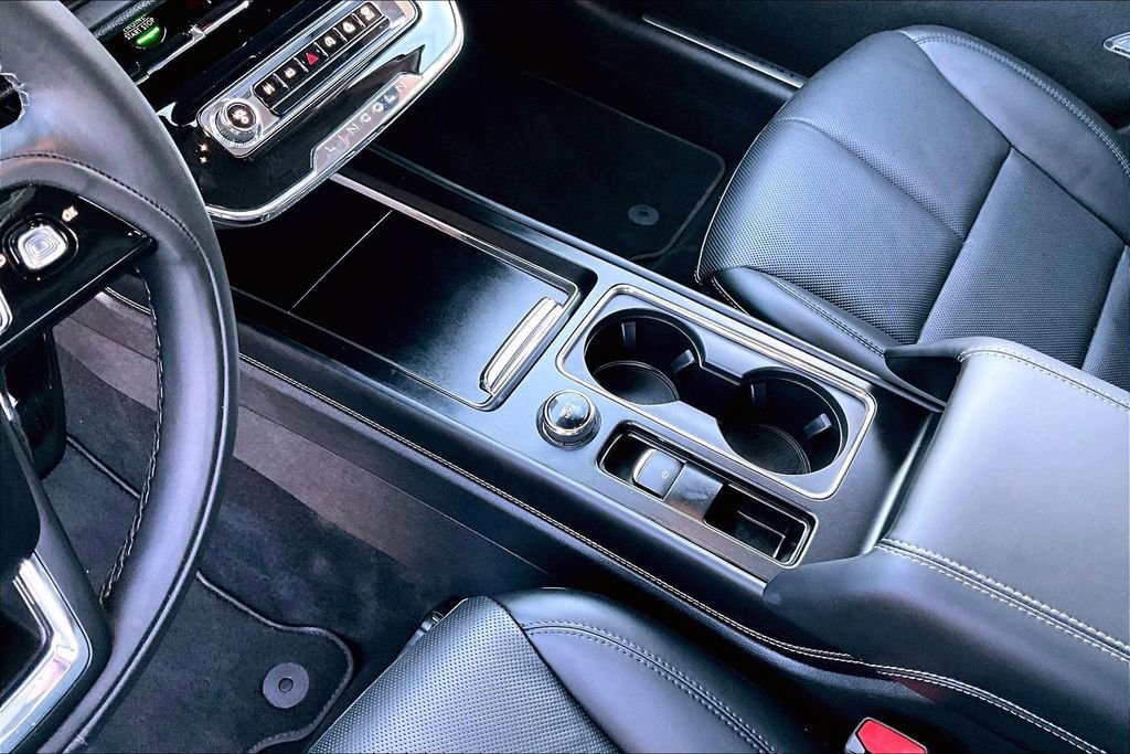 Used 2025 Lincoln Corsair Reserve image 15