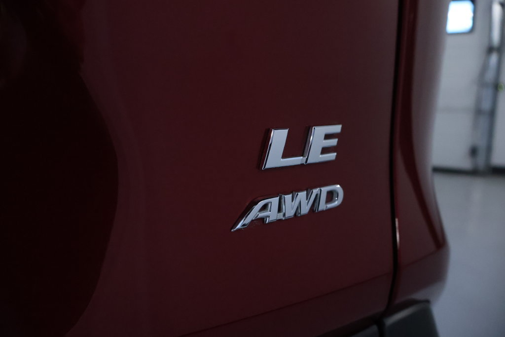 Used 2022 Toyota RAV4 LE AWD/4WD image 11