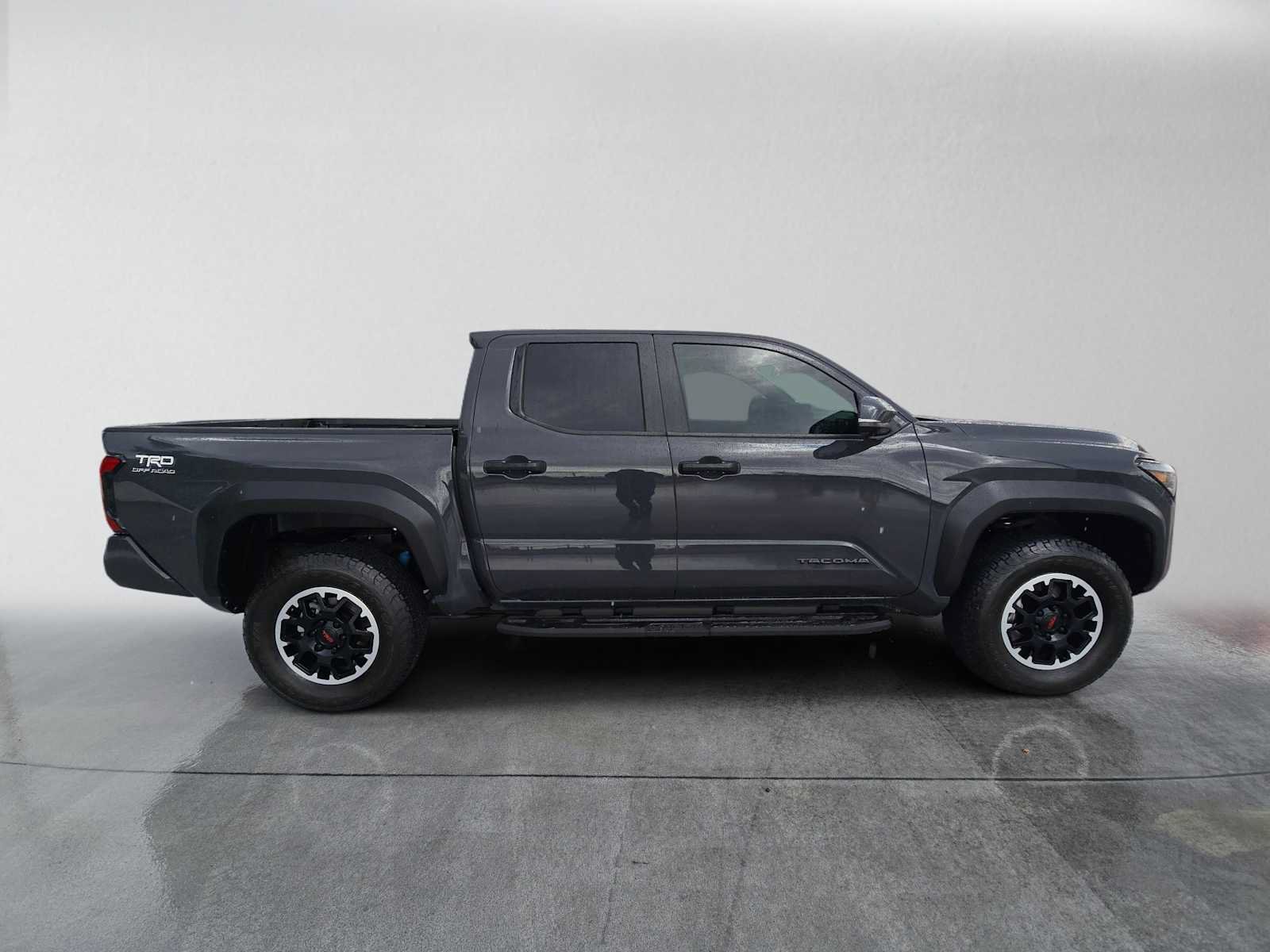 Used 2024 Toyota Tacoma TRD Off-Road w/ TRD Off Road Premium Package AWD/4WD image 3