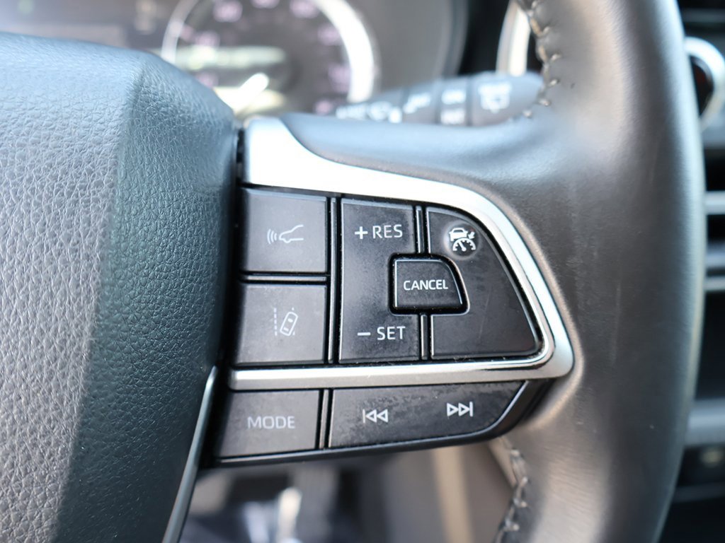 Used 2024 Toyota Highlander LE image 46