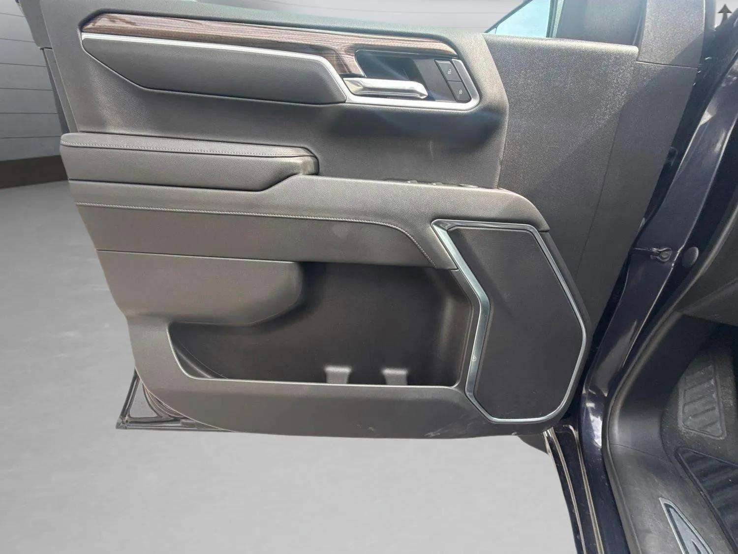 Used 2022 Chevrolet Silverado 1500 LT AWD/4WD image 34