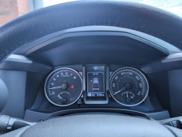 Used 2021 Toyota Tacoma TRD Off-Road w/ TRD Premium Off Road Package AWD/4WD image 17