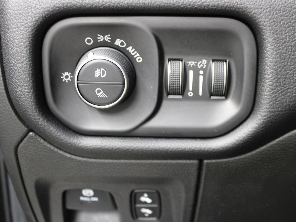 Used 2019 RAM 1500 Laramie AWD/4WD image 53
